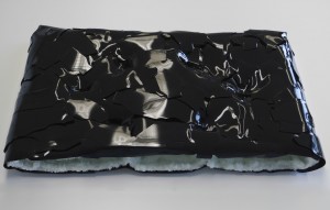 'CRACK', 2015, Phosphatkristallisation, pigmentiertes Kunstharz, 100x65x15 cm